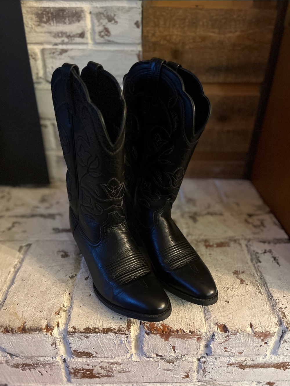 Ariat Classic Black Women's Western Cowboy Boots size 5.5